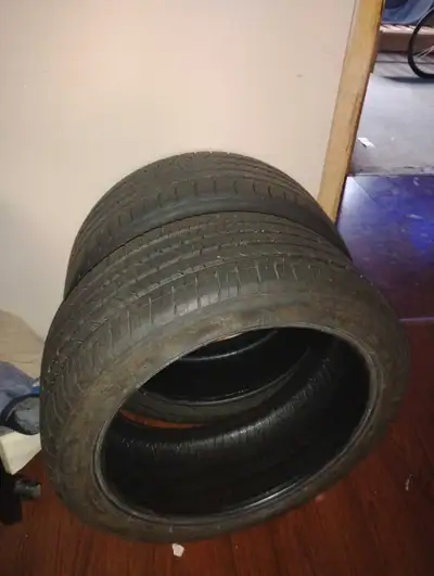 2 Almost new Goodyear Eagle Sport size 235/40 r18