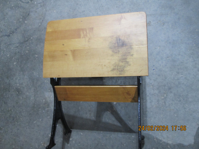 Vintage school desk in Arts & Collectibles in Timmins - Image 3