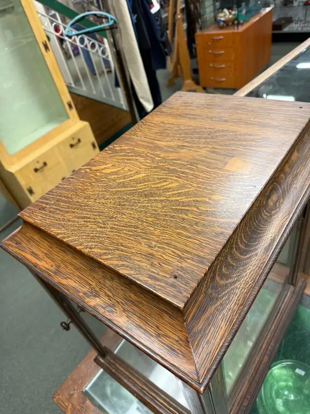 Vintage oak display cabinet  in Hutches & Display Cabinets in Edmonton - Image 6