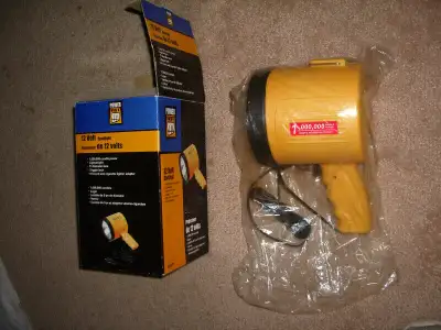 For sale: 1,000,000 candlepower 12vdc Spotlight 1,000,000 candlepower handheld 12vdc quartz halogen...