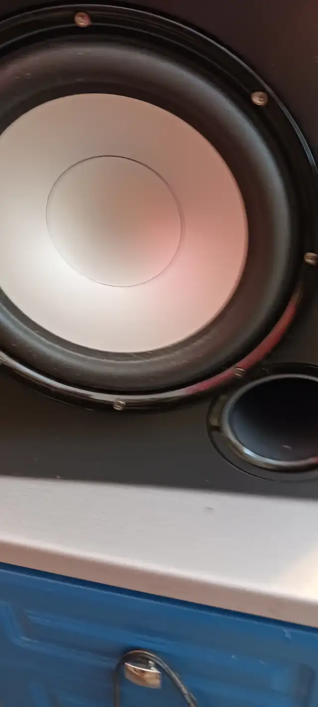 surround sound speakers in Stereo Systems & Home Theatre in Markham / York Region - Image 7
