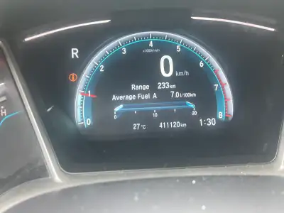 This 2017 Honda Civic Ext boasts 411,120 km, making it a reliable choice for your transportation nee...