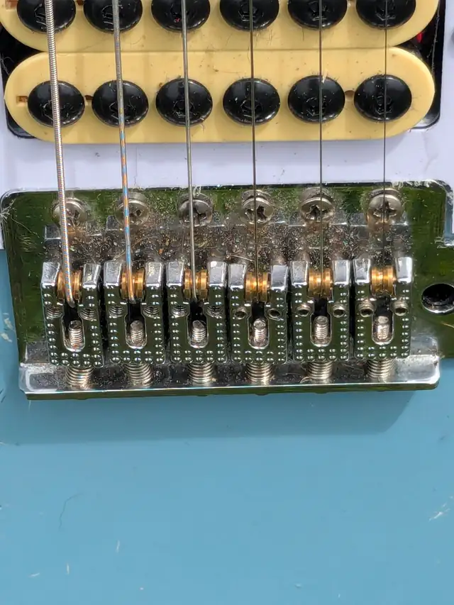 Stratocaster Guitar in Guitars in Ottawa - Image 4