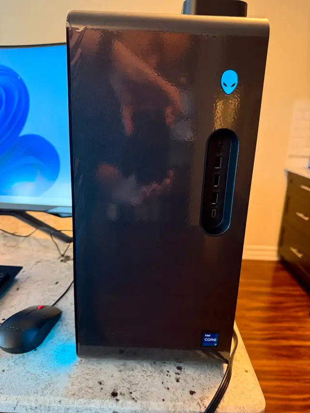 Alienware Aurora R16 Gaming PC + 32" 4K Neo G7 Monitor62863274686849121