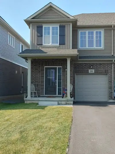 3 Beds 2.5 Baths - Townhouse