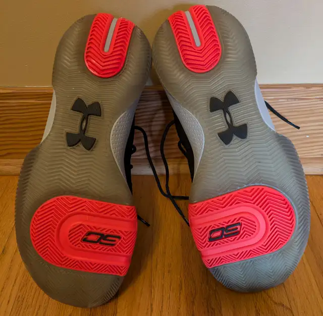 Steph Curry 3Zero basketball shoes in Basketball in Calgary - Image 3
