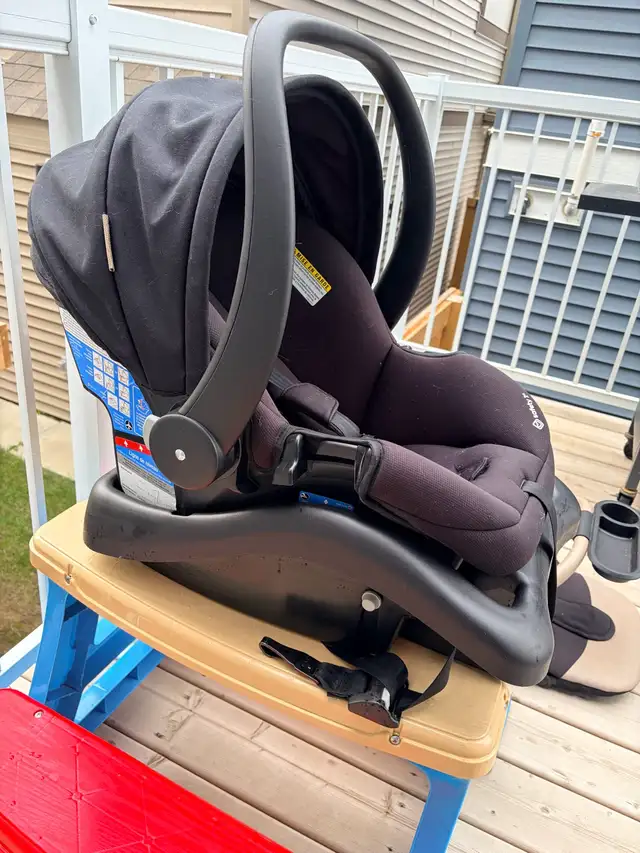 Safet 1st Car Seat Stroller Combo in Strollers, Carriers & Car Seats in Edmonton - Image 9