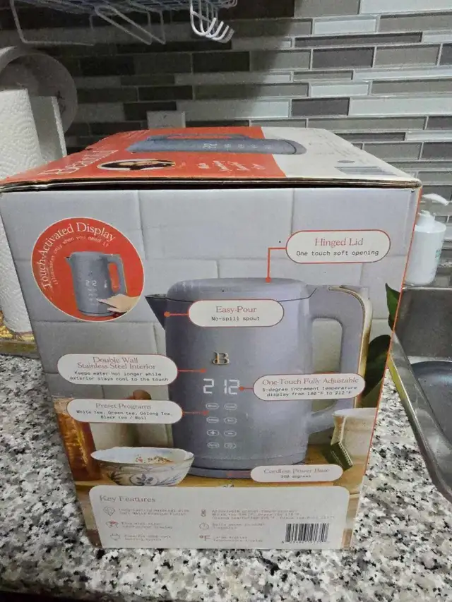 Beautiful Kettle in Toasters & Toaster Ovens in Markham / York Region - Image 3