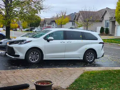 Selling my 2025 Toyota Sienna XLE Hybrid FWD in White with approximately 8,200 km. Vehicle is in lik...