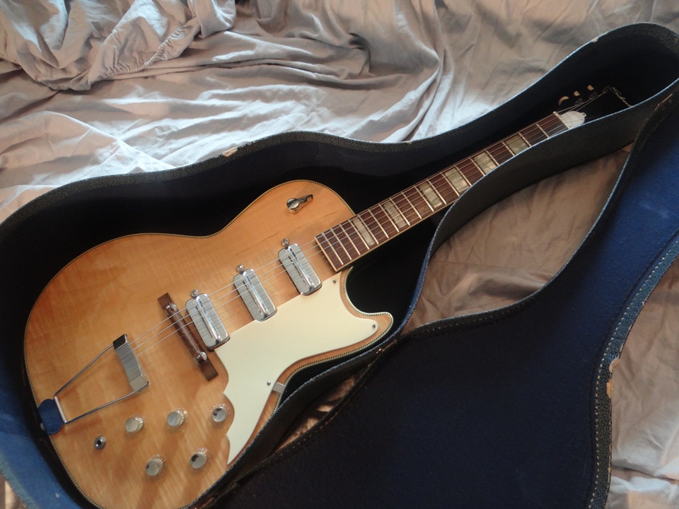 silvertone guitar in Guitars in Ontario | Kijiji Marketplaces