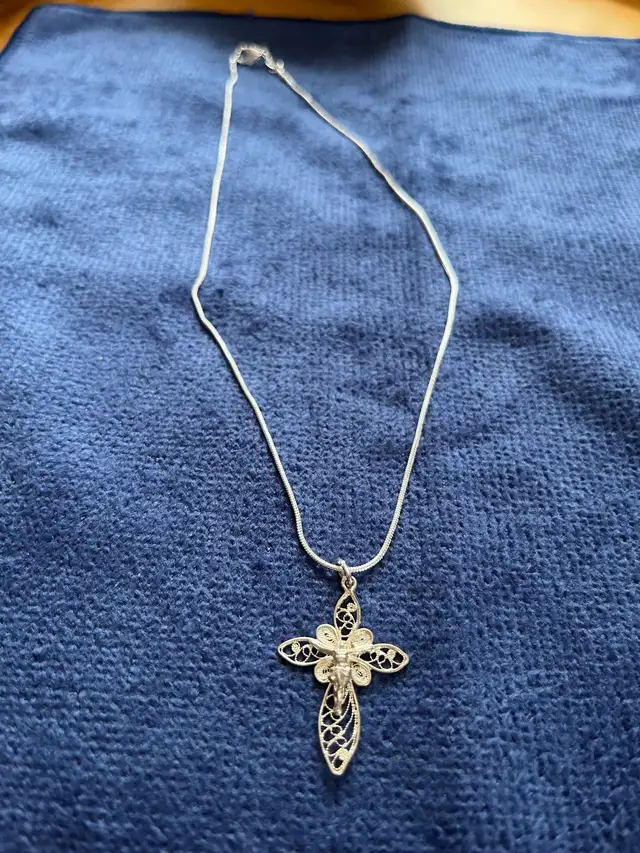 Sterling Cross Necklace in Jewellery & Watches in Ottawa - Image 6