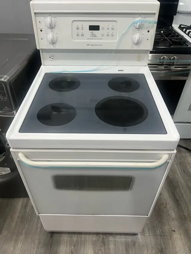 RARE!! white glass 24 inch stove Range oven  in Stoves, Ovens & Ranges in Mississauga / Peel Region - Image 2