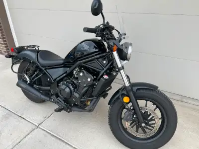 Blacked out 2018 Honda Rebel 500 with ABS. Excellent condition. 13,035 km. Kept in heated garage and...