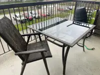 Ensemble de patio table et 4 chaises de qualité