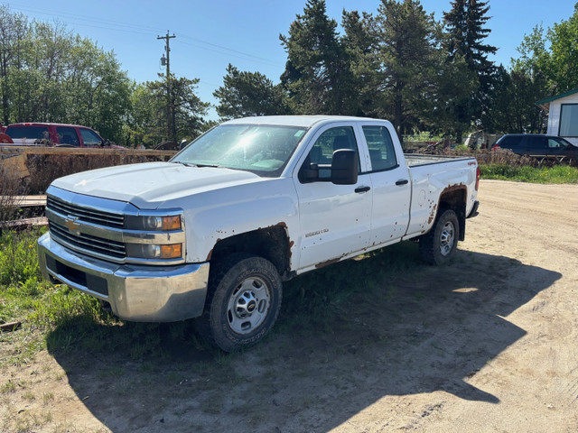 2015 Chevrolet 2500HD 4X4 NEEDS ENGINE REPAIR!!!!!! in Cars & Trucks in Edmonton