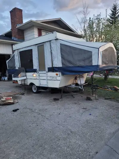 1998 Damon Camplite Ten trailer, $2400 FIRM. Fridge works, Stove works, (it can be use inside or out...