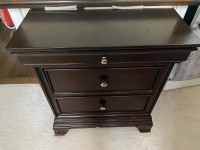 Solid wood queen size bedroom set for sale + free pieces 
