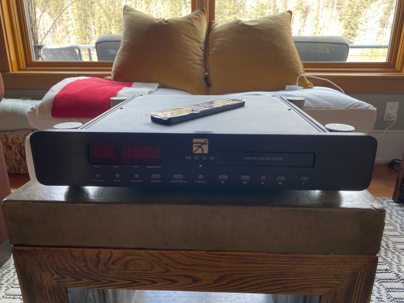 Simaudio moon nova cd player Stereo Systems & Home Theatre Calgary