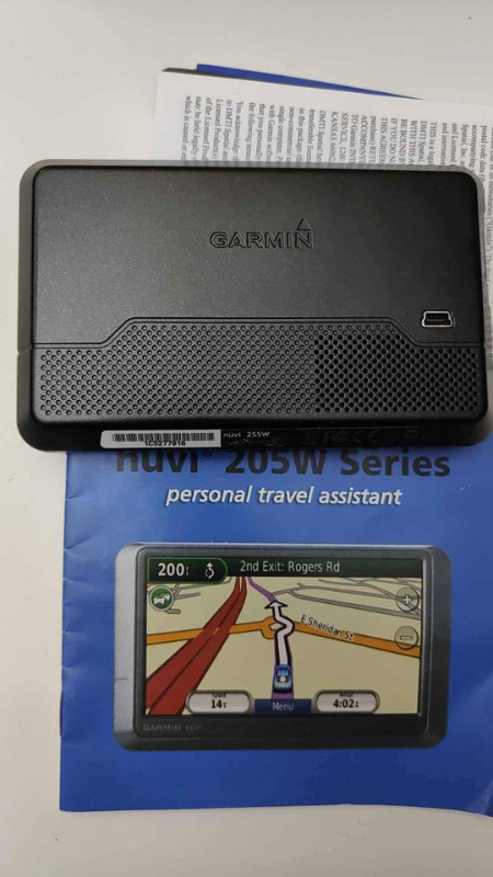 Garmin GPS NUVI 255W/box/all original accessories included in General Electronics in Hamilton - Image 3