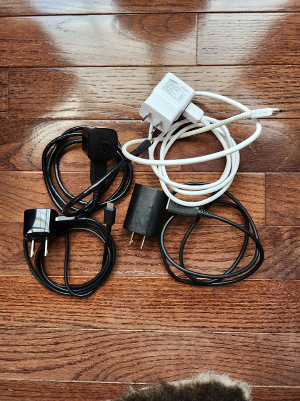 5W USB-A Power Adapter + USB-A to Micro USB Charging Cable in Cell Phone Accessories in Oakville / Halton Region - Image 2