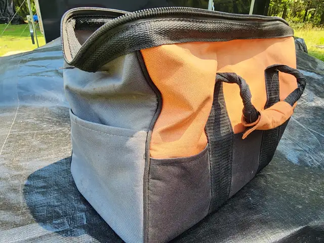 Ridgid Canvas Tool Bag With Zipper & 8 Pockets Inside 8 Outside in Tool Storage & Benches in Windsor Region - Image 9