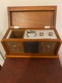 Vintage Strauss desk top radio with cigarette box & lighter.