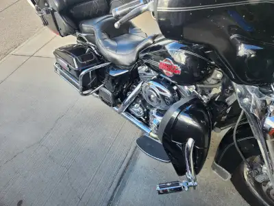 07 ultra classic alberta registered and insured. Needs absolutely nothing but new owner. Many new pa...