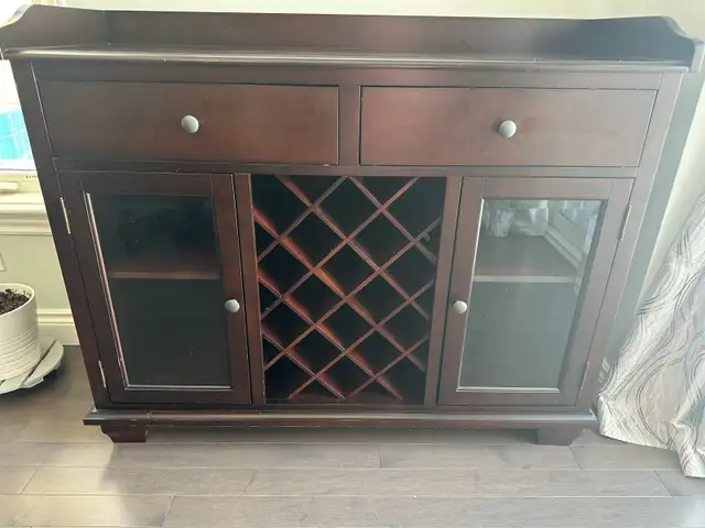 ⭐ Cherry Wood Buffet ⭐ in Hutches & Display Cabinets in Ottawa - Image 4