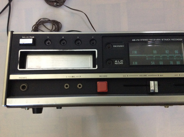 SounDesign Classic 4669 AM/FM Stereo 8 Track in Stereo Systems & Home Theatre in Mississauga / Peel Region - Image 4