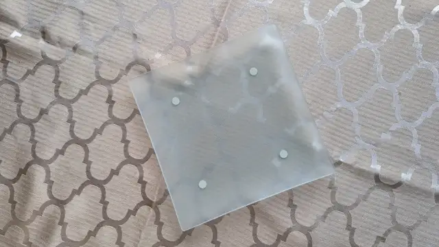 Square Frosted Glass Plate in Home Décor & Accents in Lethbridge - Image 2