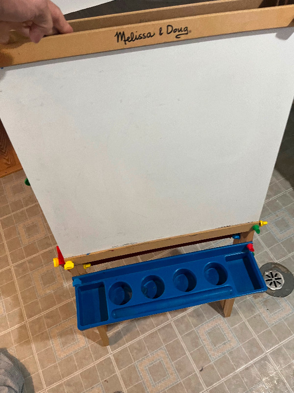 Kid’s Easel in Hobbies & Crafts in Ottawa