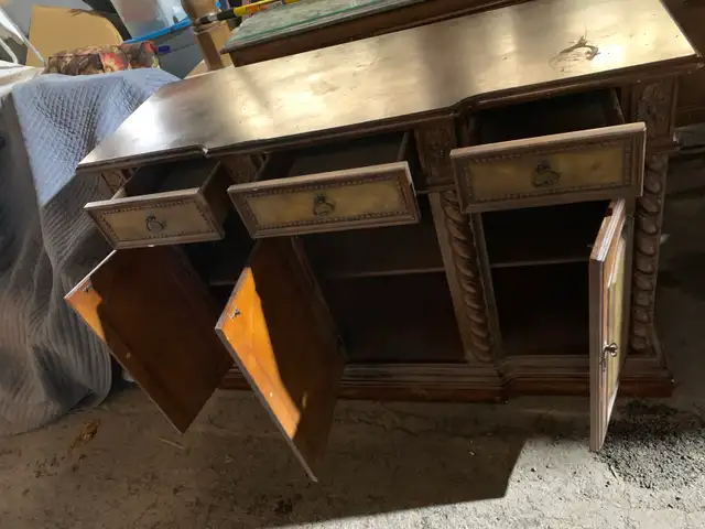 Beautiful Antique Wooden Cabinet in Hutches & Display Cabinets in Ottawa - Image 3