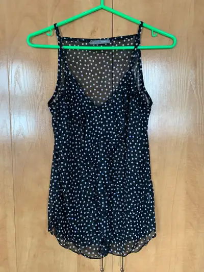 Plusieurs vêtements MEDIUM comme neufs et très propres 8$ ch – D, View more