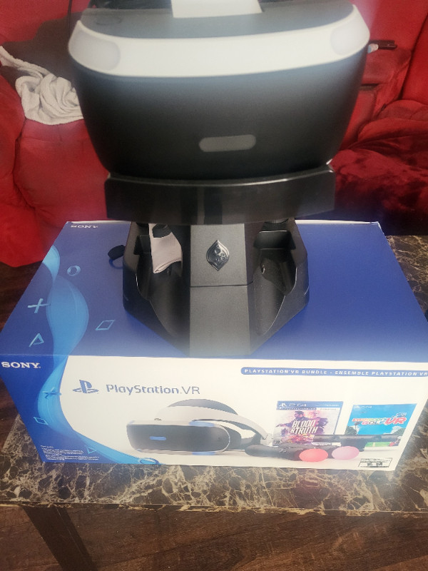 Playstation VR1 with charging stand in Sony Playstation 4 in Fredericton - Image 2