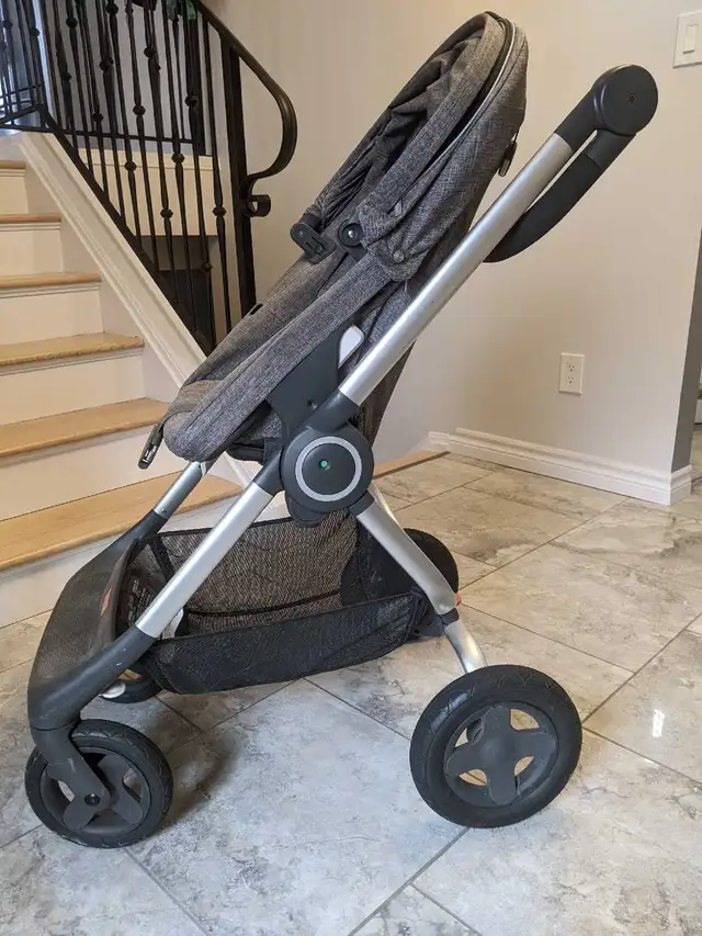 Stokke Scoot (European) stroller in Strollers, Carriers & Car Seats in Oakville / Halton Region - Image 4