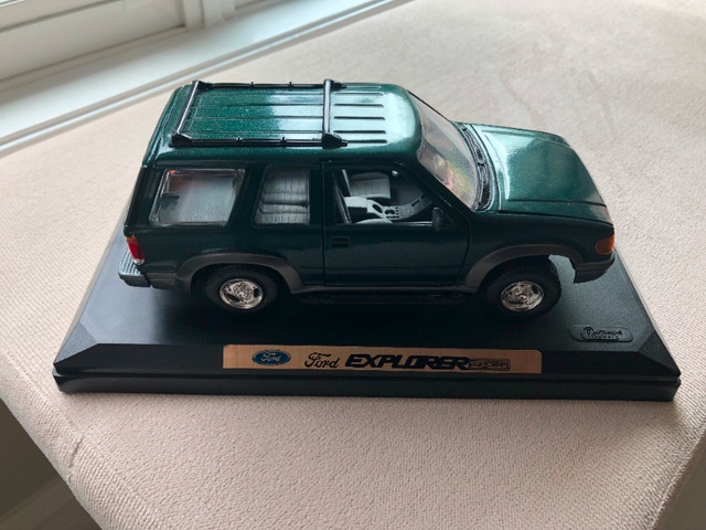 Redbox Diecast Ford Explorer Model (90s) in Arts & Collectibles in Kitchener / Waterloo