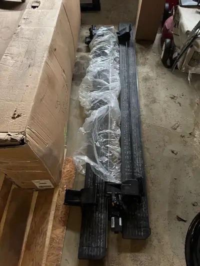 All parts are new or like new condition. Bakflip ‘6 3/4 Tri Fold Tonneau Cover NEW and complete (sam...