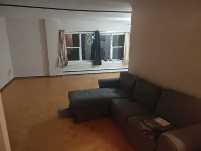 1 spacious living room available in a 2 bedroom apartment with 1 bath. 600$/month+Utilities Heat and...