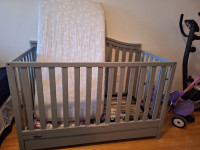 Graco Solano 4-in-1 Convertible Crib with Drawer,