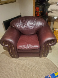 Free leather chair. Pet friendly home. W52