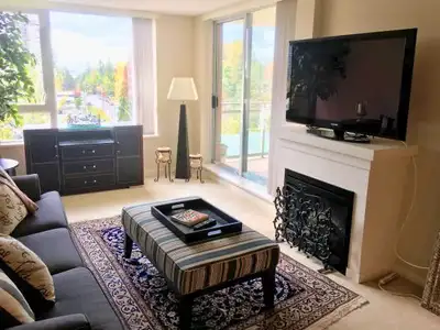 Serenity in vibrant Lougheed mall district+Big den+balcony+views
