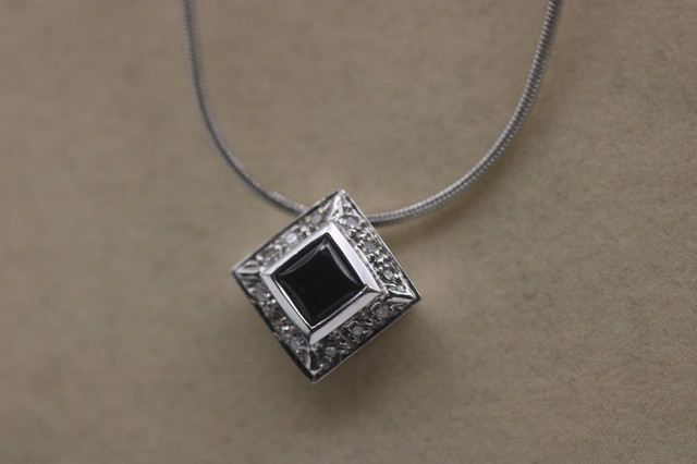 10 KT White Gold Cast Square Desing pendant and Earings (#I-4866 in Jewellery & Watches in City of Halifax - Image 4