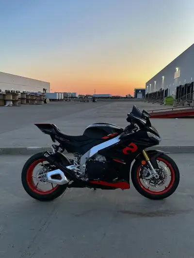 Looking at selling my 24' RSV4! Not 100% sure I want to part ways but everything's always for sale!...