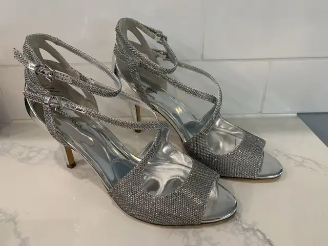 Women’s  sliver evening shoes - size 11 B  -  $28.00 in Women's - Shoes in Oshawa / Durham Region - Image 2