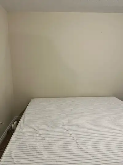 广告正文： Premium room for rent in a modern, well-maintained home in the heart of Half Moon Bay, Barrhav...