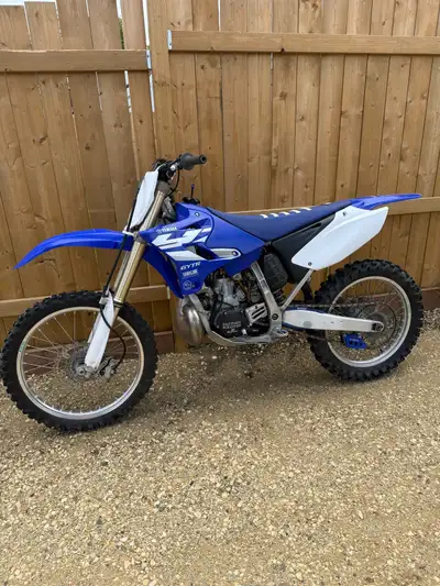 7 hours on rebuilt motor, newer rear tire, spare front tire to go with it, box of misc parts, fmf ex...