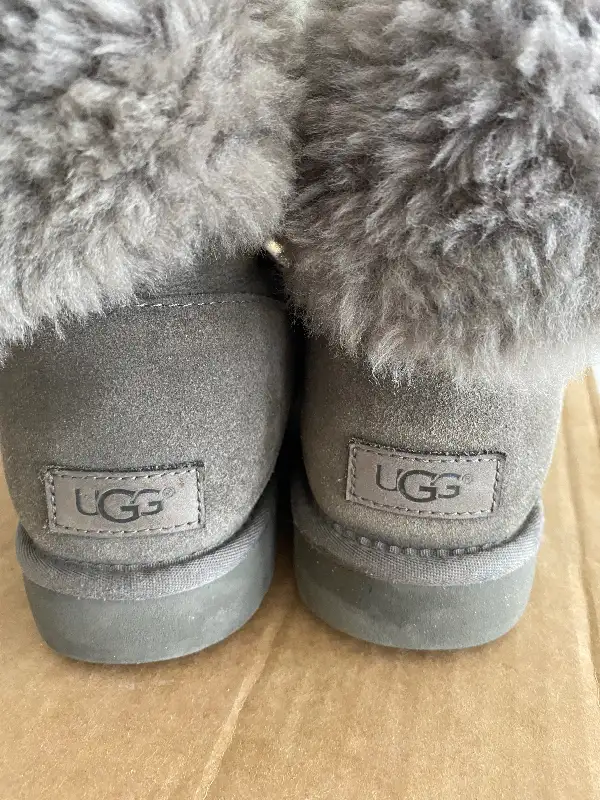 Ugg Boots in Women's - Shoes in Mississauga / Peel Region - Image 3