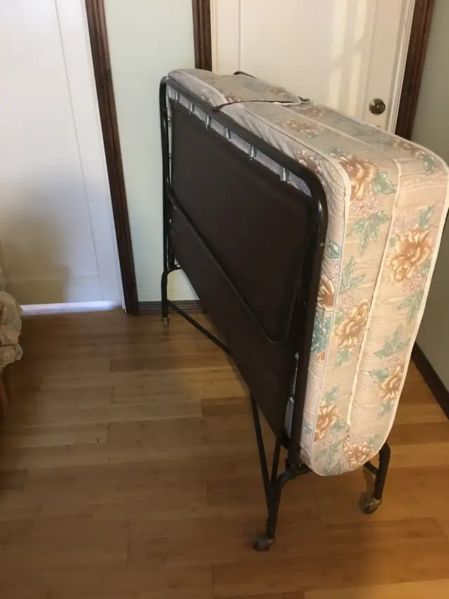 Lit pliant pour la visite, camping... in Bedding in Sherbrooke - Image 5