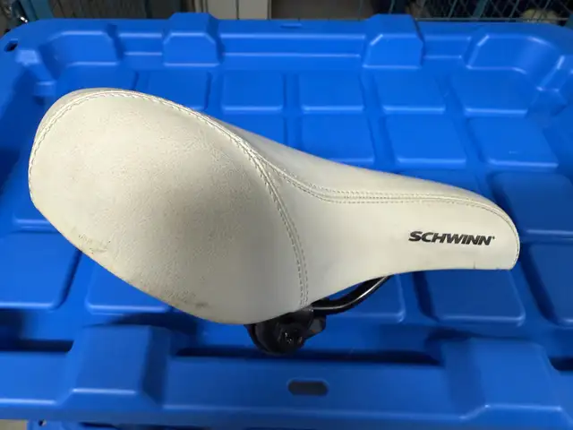 Schwinn women’s bike seat in Clothing, Shoes & Accessories in City of Toronto - Image 3
