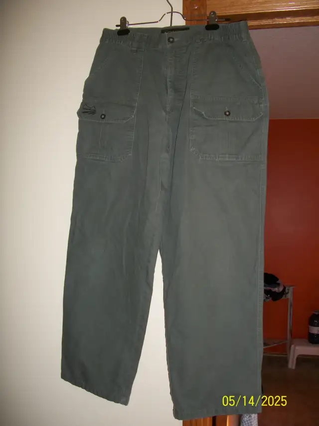MENS WIND RIVER CARGO PANTS in Men's in Red Deer - Image 2